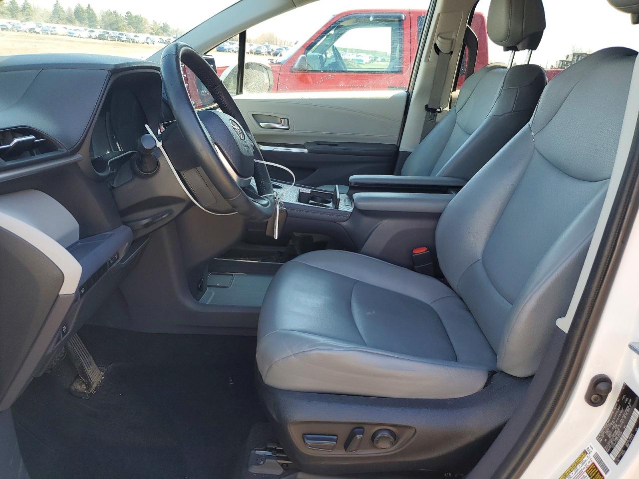 2022 TOYOTA SIENNA XLE 7-PASSENGER photo 19