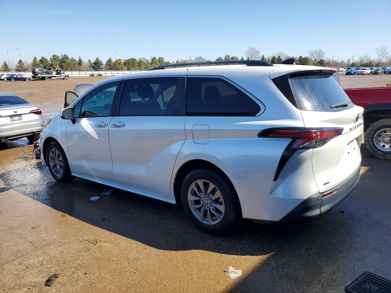 2022 TOYOTA SIENNA XLE 7-PASSENGER photo 4