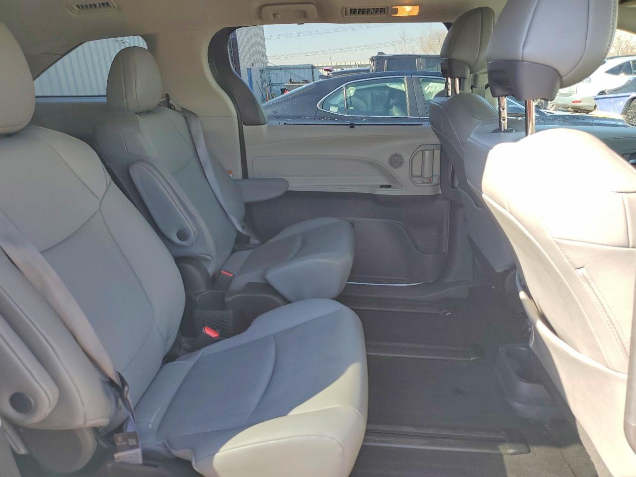 2022 TOYOTA SIENNA XLE 7-PASSENGER photo 31