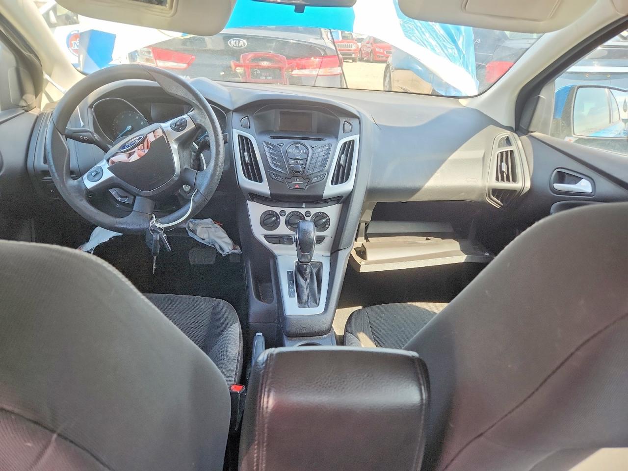2014 FORD FOCUS SE photo 16
