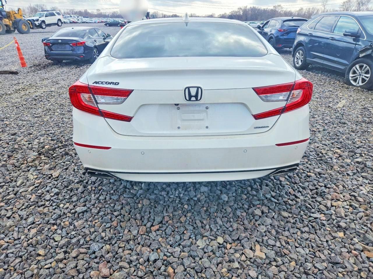 2018 HONDA ACCORD TOURING photo 16