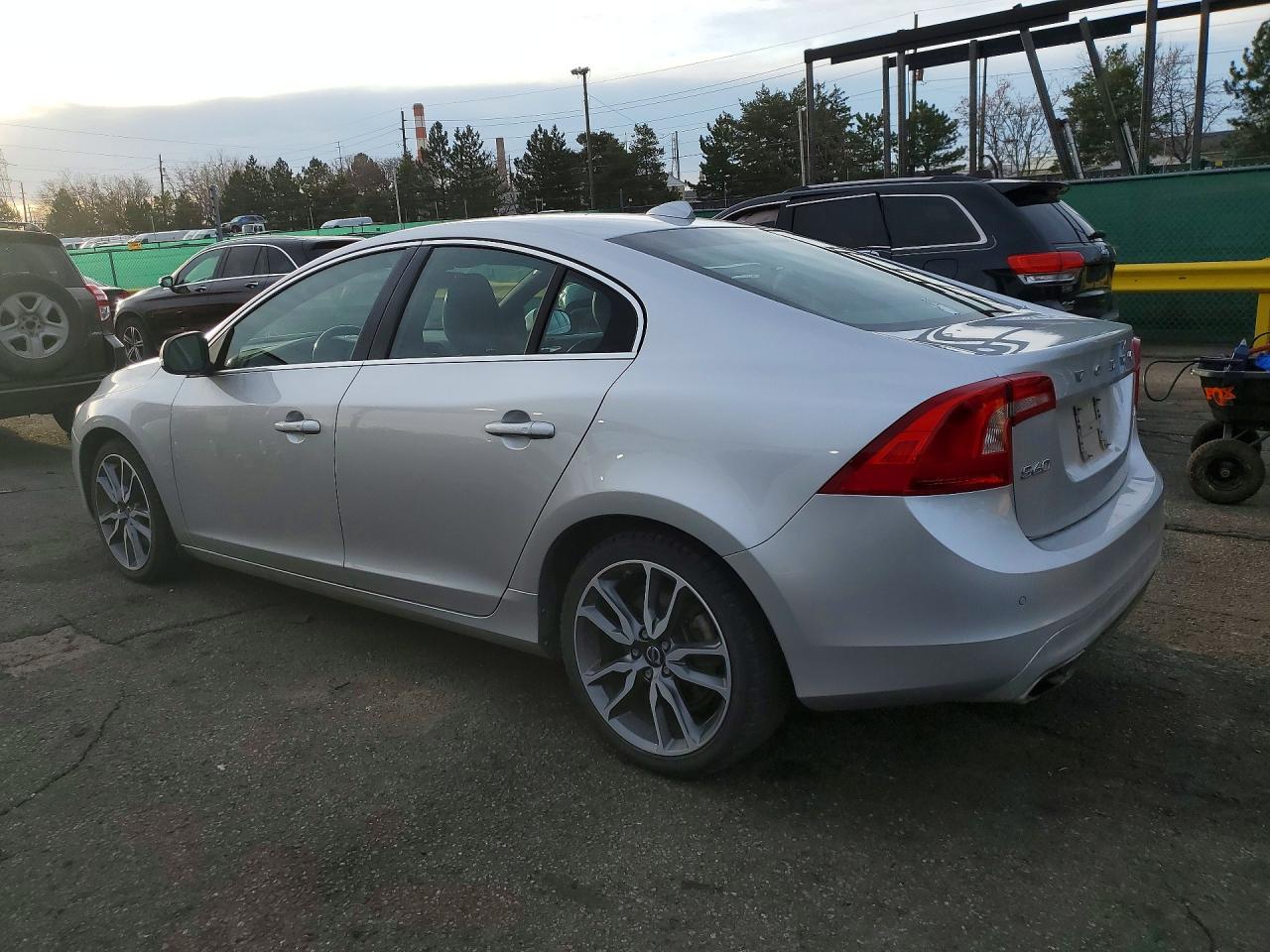 2015 VOLVO S60 PREMIER photo 2