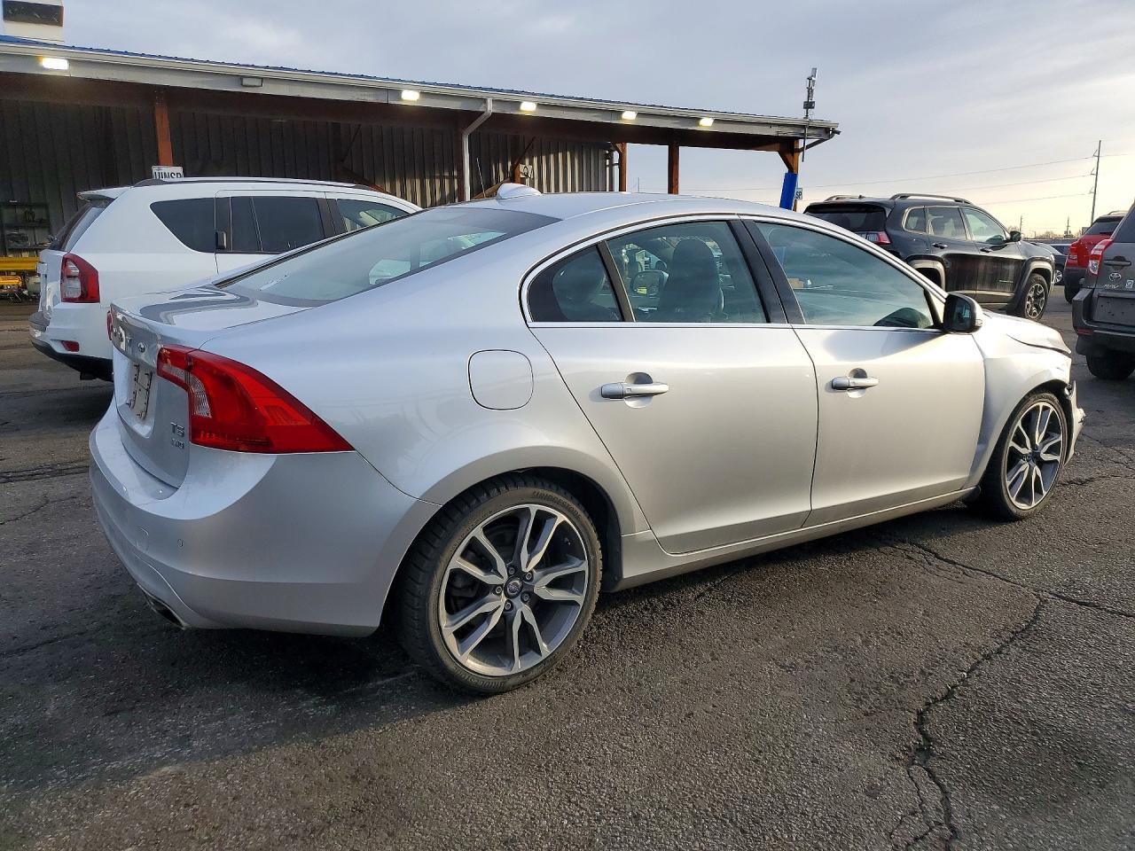 2015 VOLVO S60 PREMIER photo 3