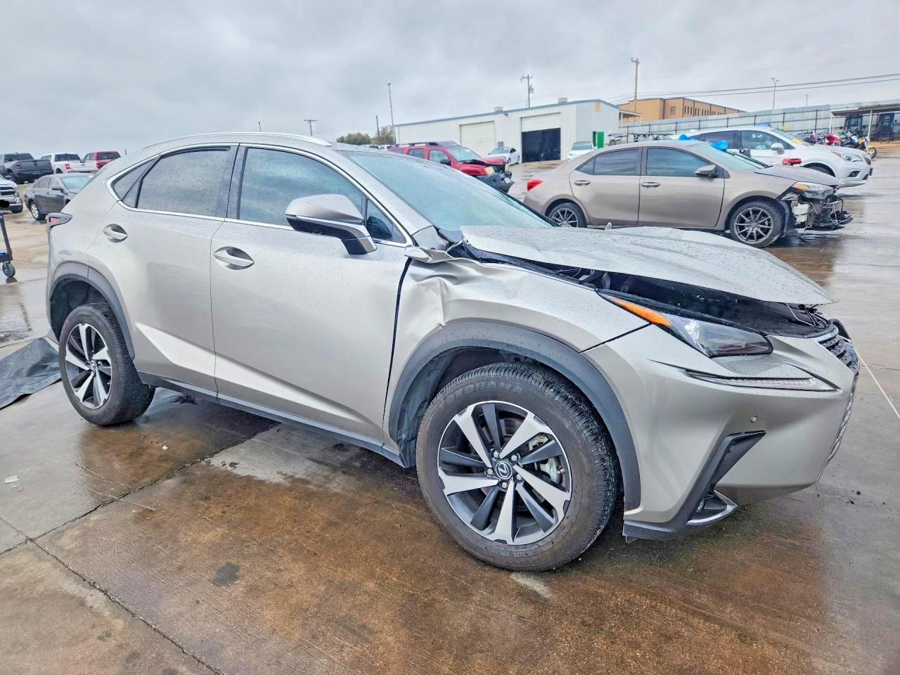 2021 LEXUS NX 300 photo 4