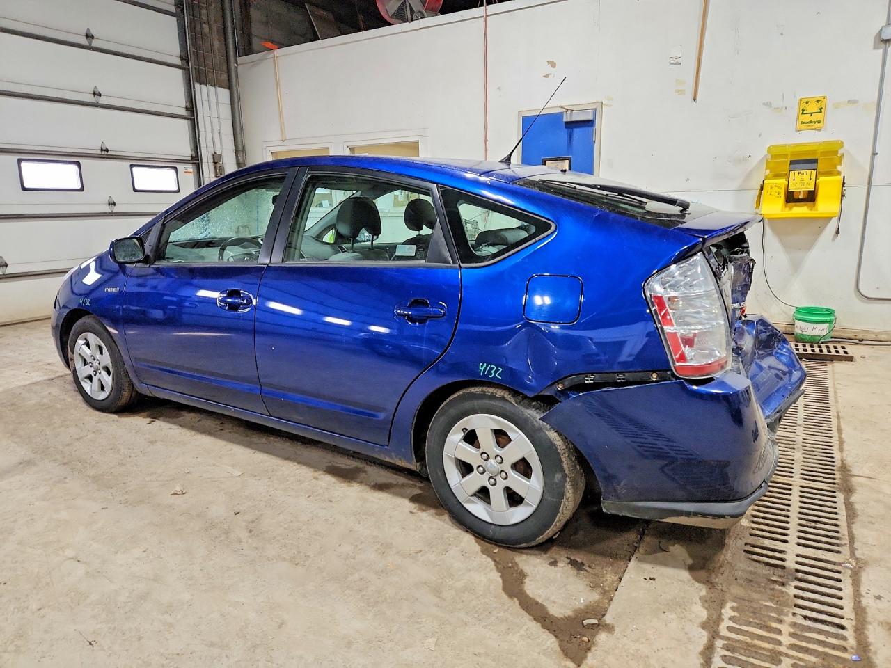 2009 TOYOTA PRIUS BASE photo 4