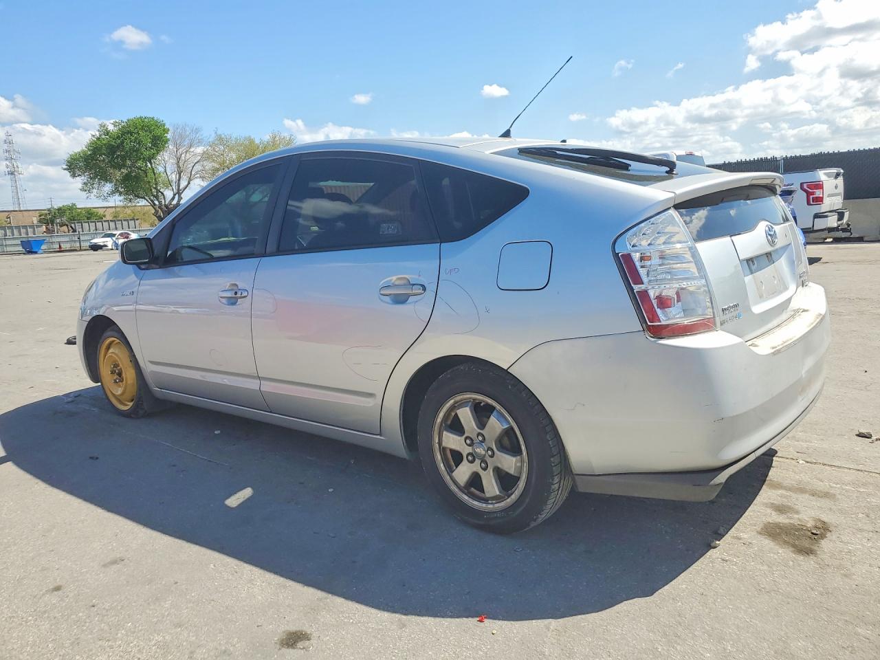 2008 TOYOTA PRIUS BASE photo 2