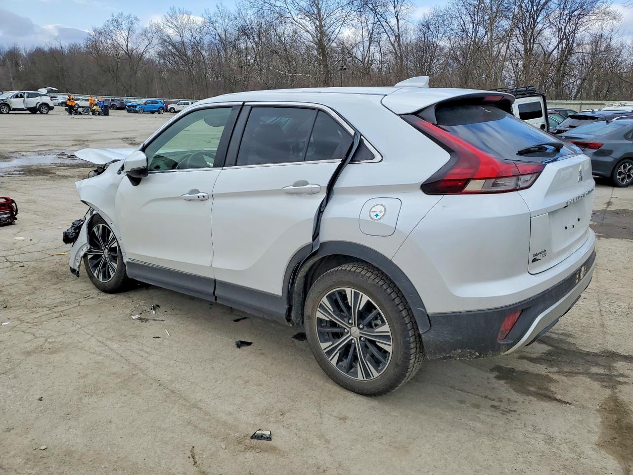 2022 MITSUBISHI ECLIPSE CROSS SE photo 2