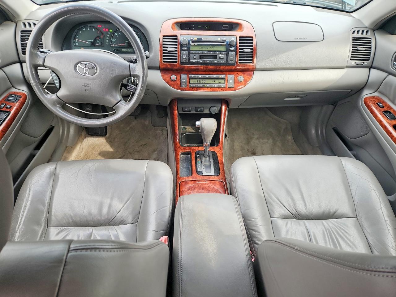 2004 TOYOTA CAMRY XLE photo 8