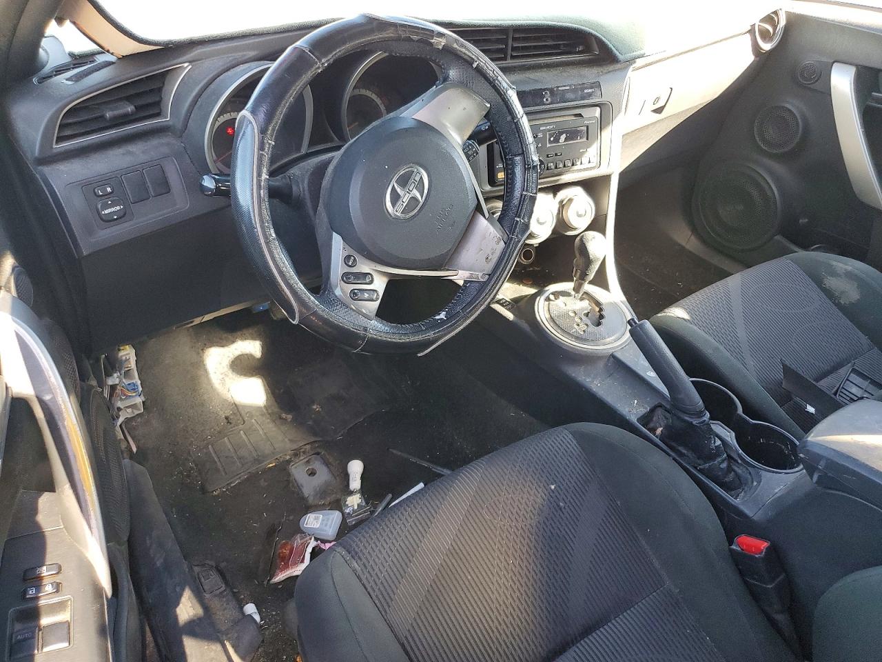 2013 TOYOTA SCION photo 8