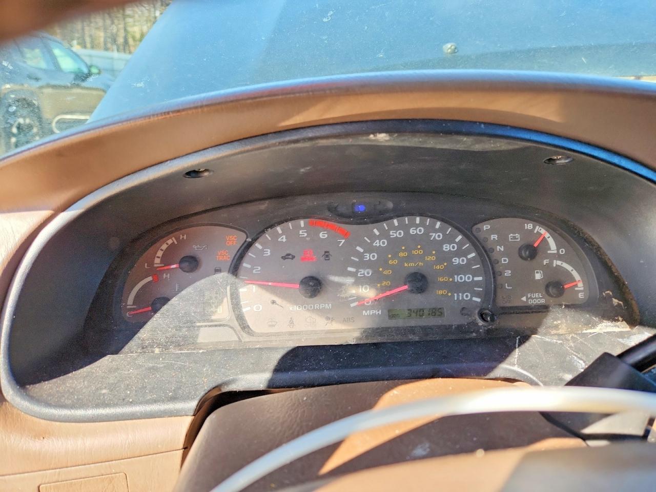 2002 TOYOTA SEQUOIA SR5 photo 17