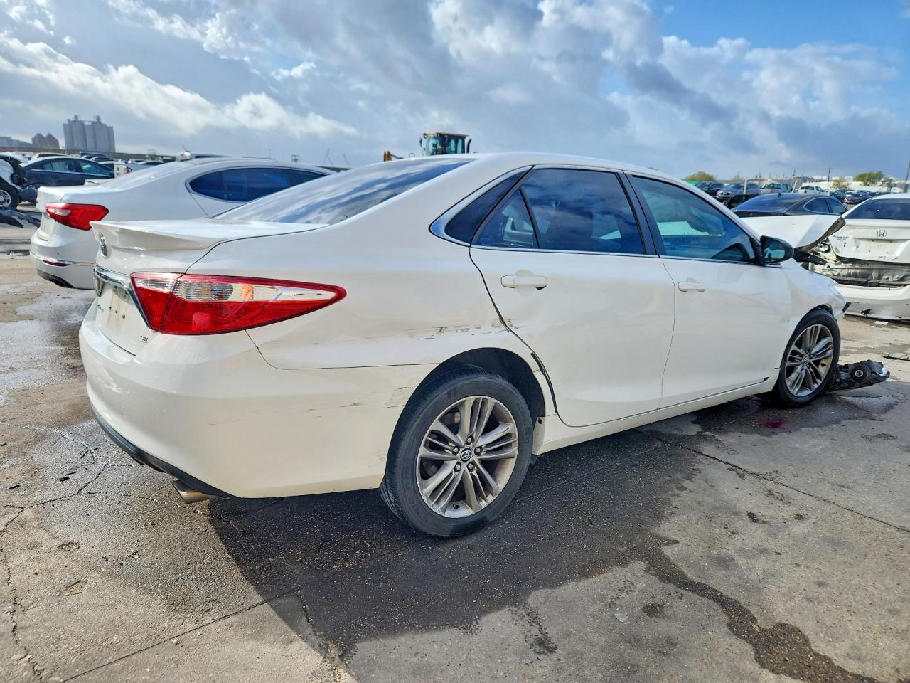 2015 TOYOTA CAMRY SE photo 5