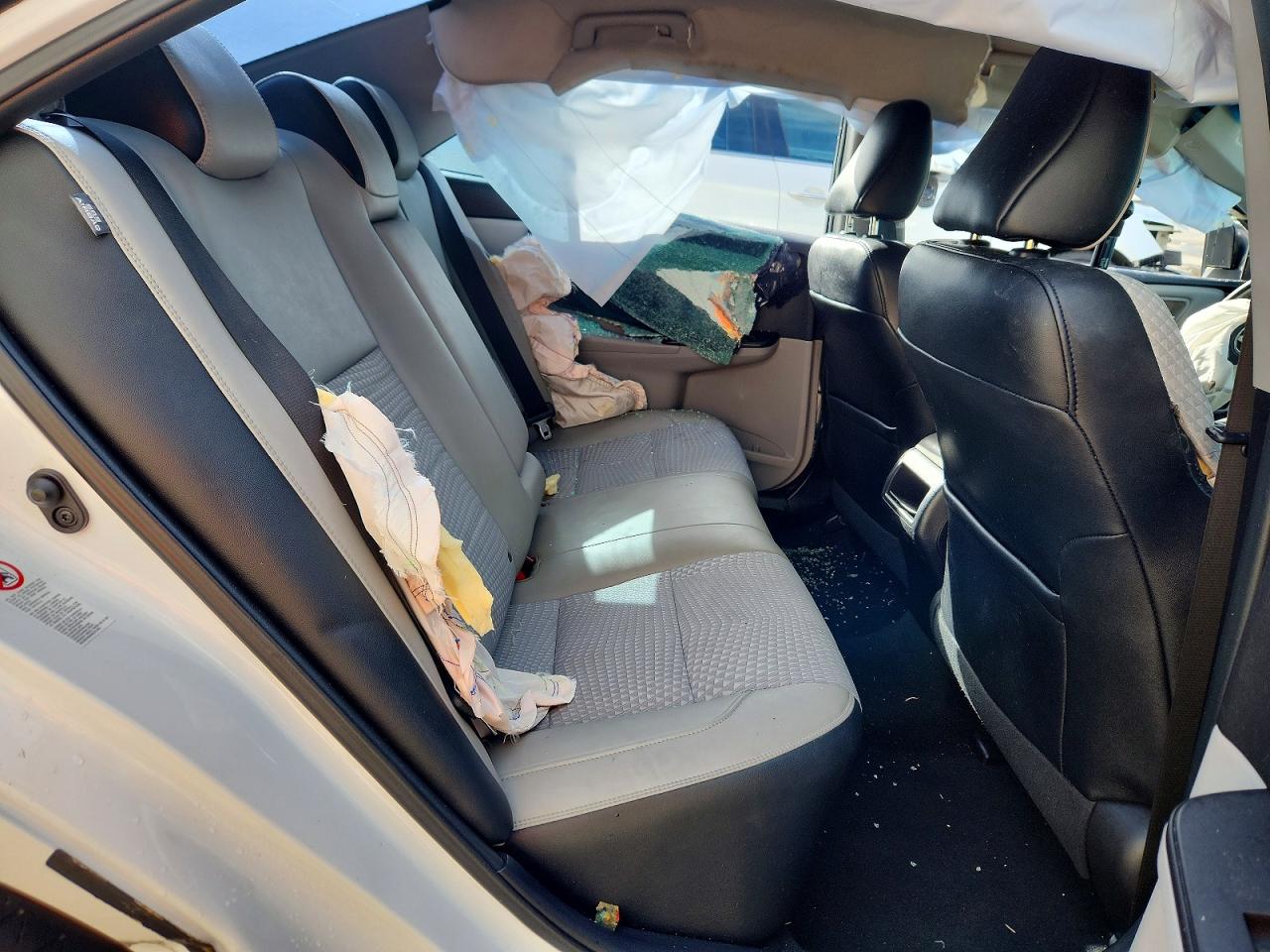 2015 TOYOTA CAMRY SE photo 19