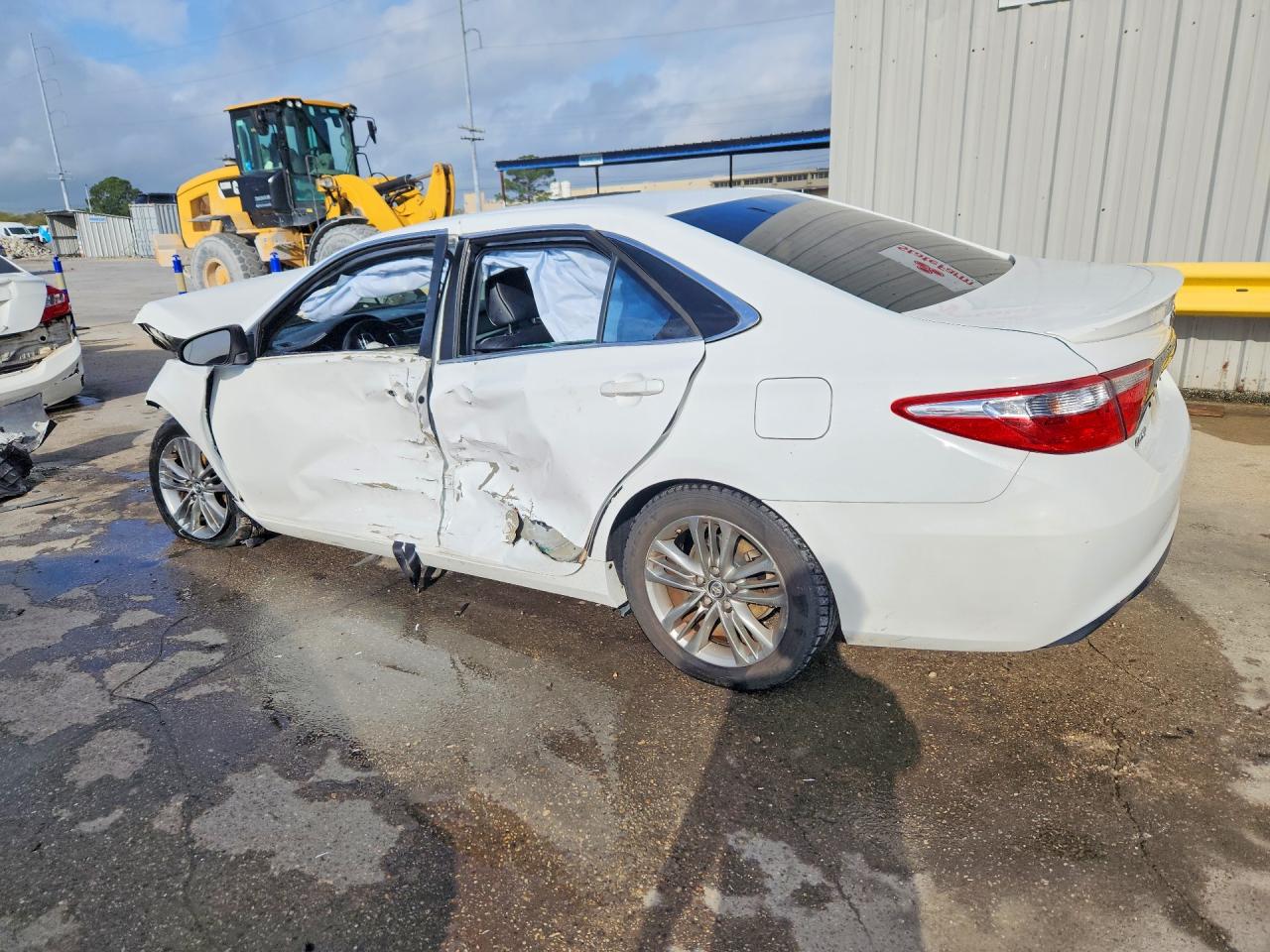 2015 TOYOTA CAMRY SE photo 3
