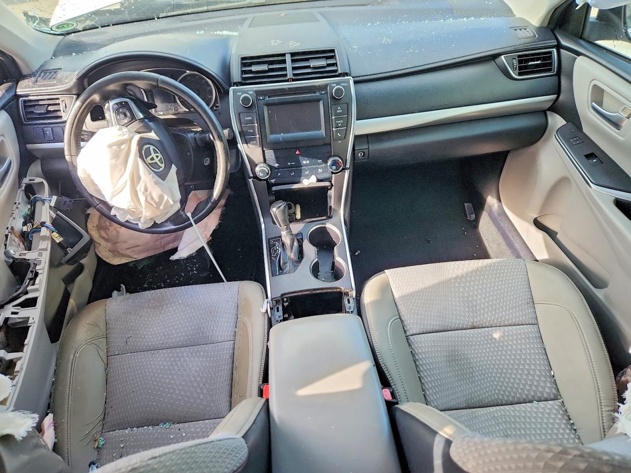 2015 TOYOTA CAMRY SE photo 15