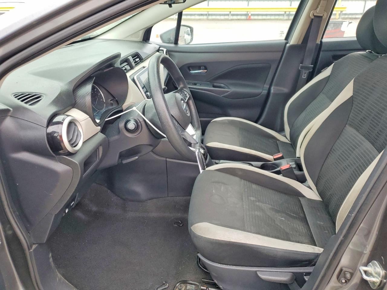 2021 NISSAN VERSA SV photo 7
