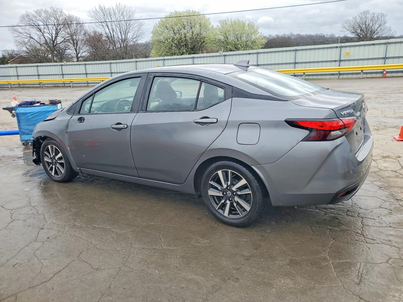 2021 NISSAN VERSA SV photo 2