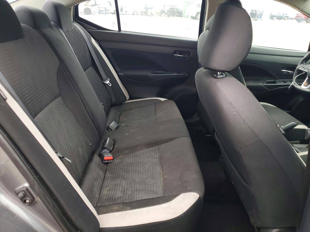 2021 NISSAN VERSA SV photo 10