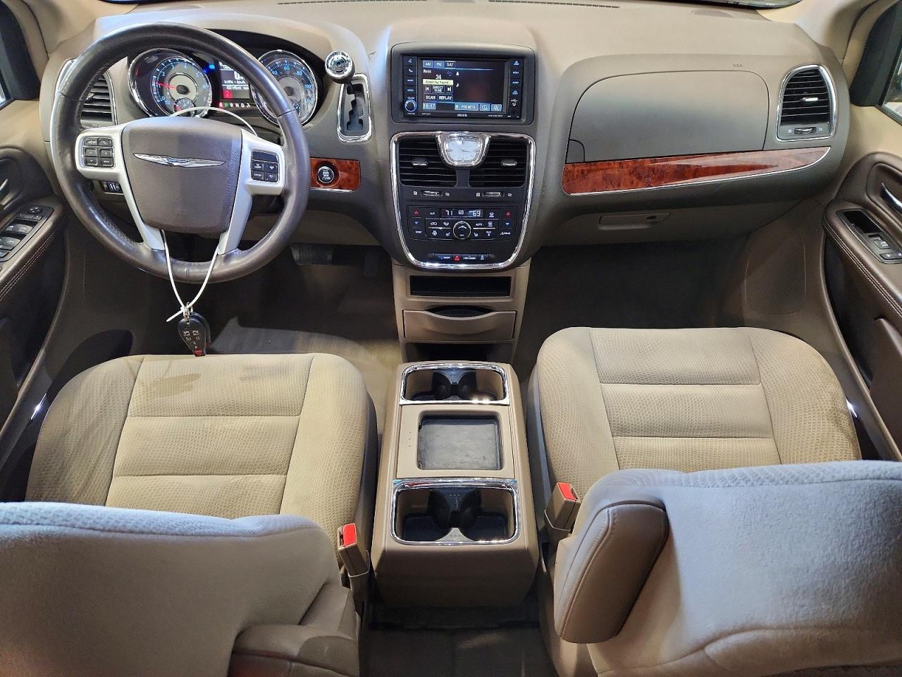 2015 CHRYSLER TOWN & COUNTRY TOURING photo 8