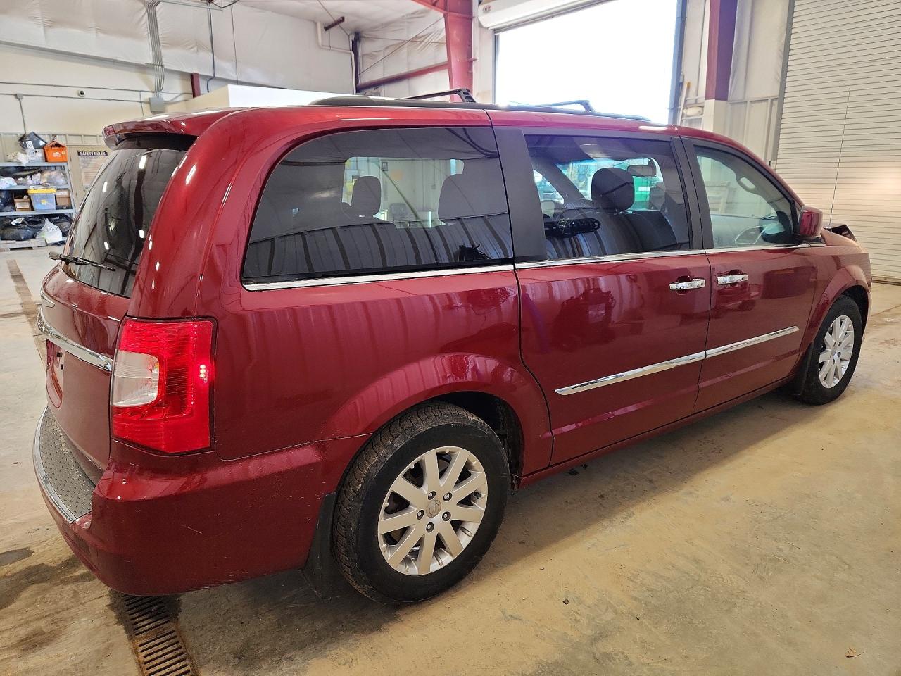 2015 CHRYSLER TOWN & COUNTRY TOURING photo 3