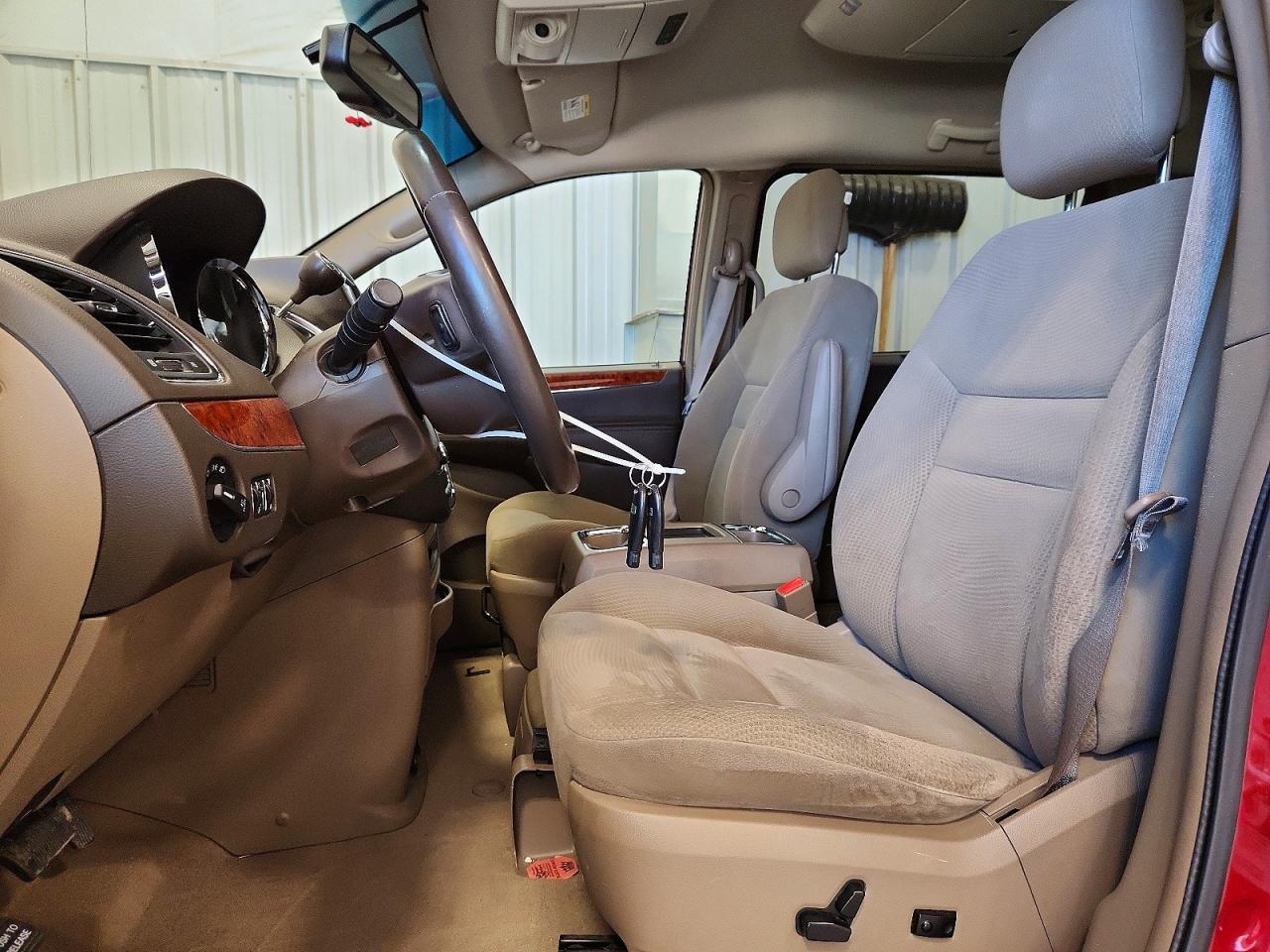 2015 CHRYSLER TOWN & COUNTRY TOURING photo 7