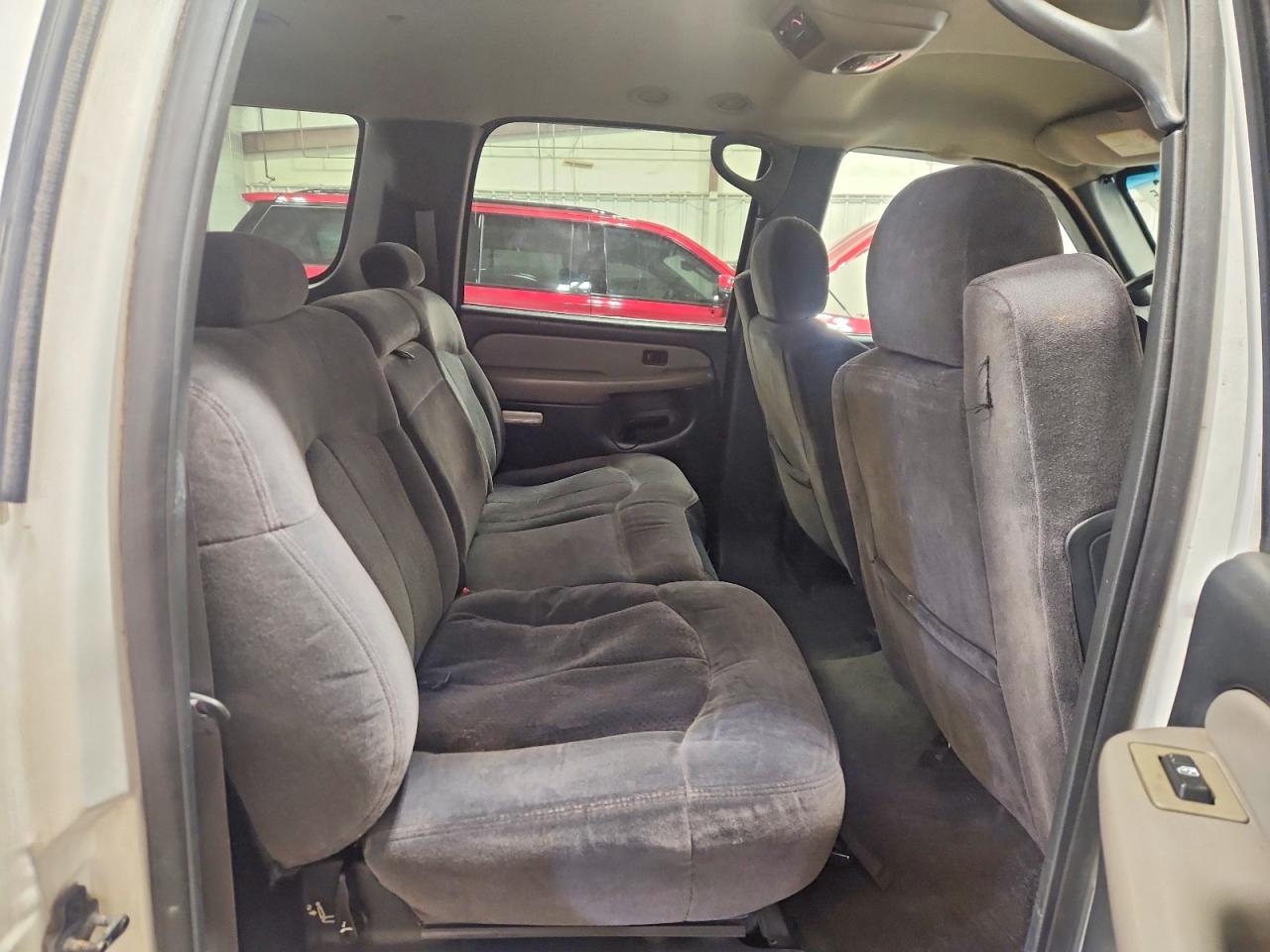 2002 CHEVROLET SUBURBAN K1500 photo 11
