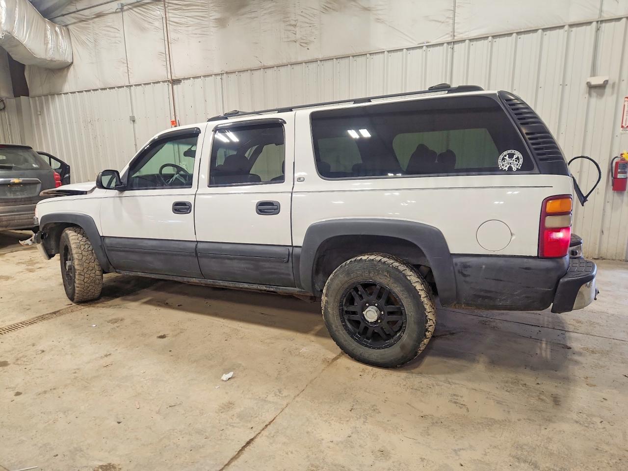 2002 CHEVROLET SUBURBAN K1500 photo 2
