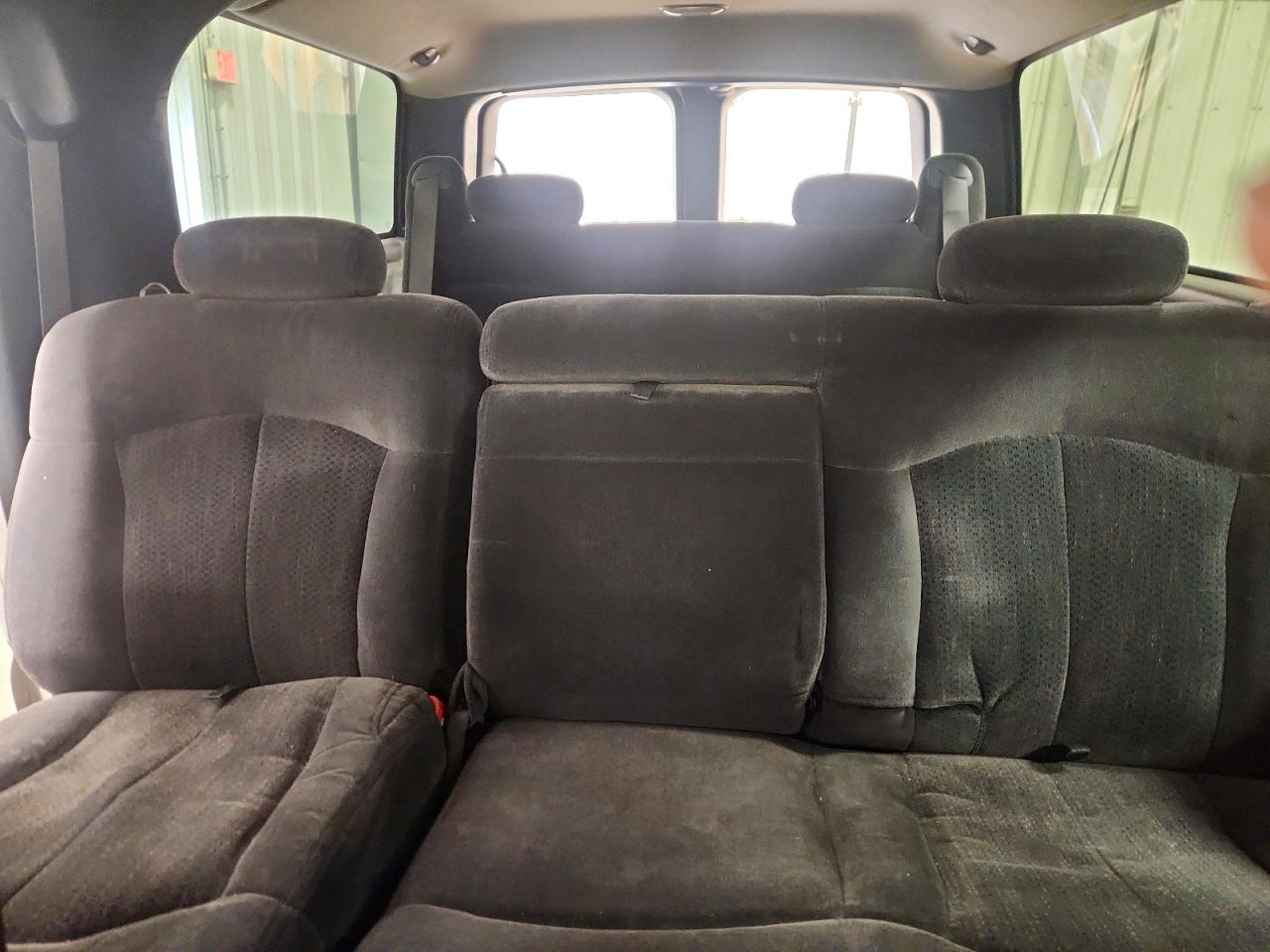2002 CHEVROLET SUBURBAN K1500 photo 10