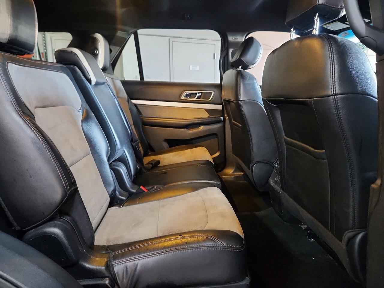 2017 FORD EXPLORER XLT photo 31
