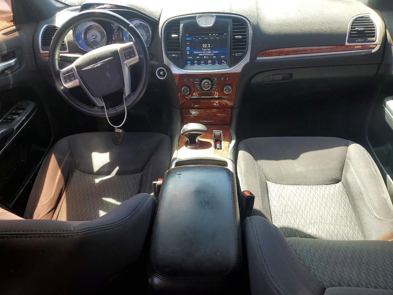 2014 CHRYSLER 300 photo 15
