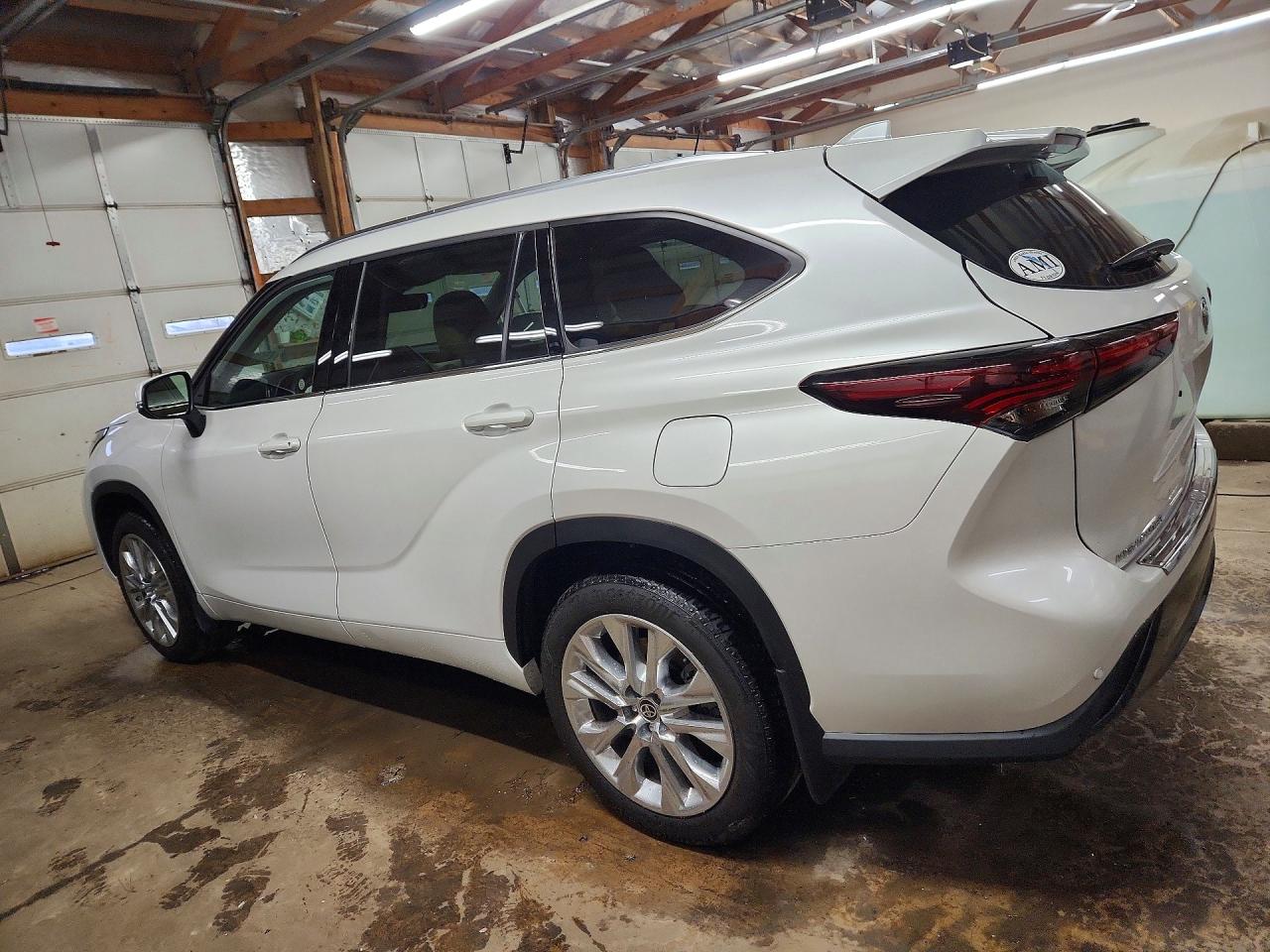 2024 TOYOTA HIGHLANDER LIMITED photo 2