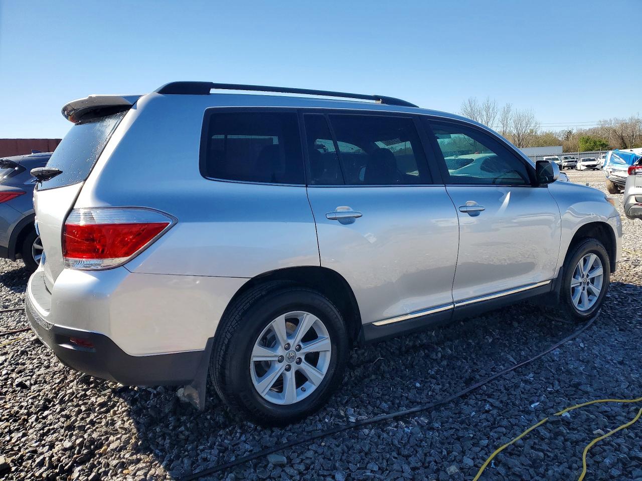 2012 TOYOTA HIGHLANDER BASE photo 3