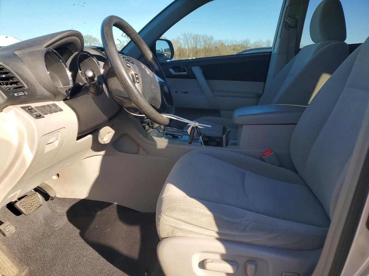 2012 TOYOTA HIGHLANDER BASE photo 7