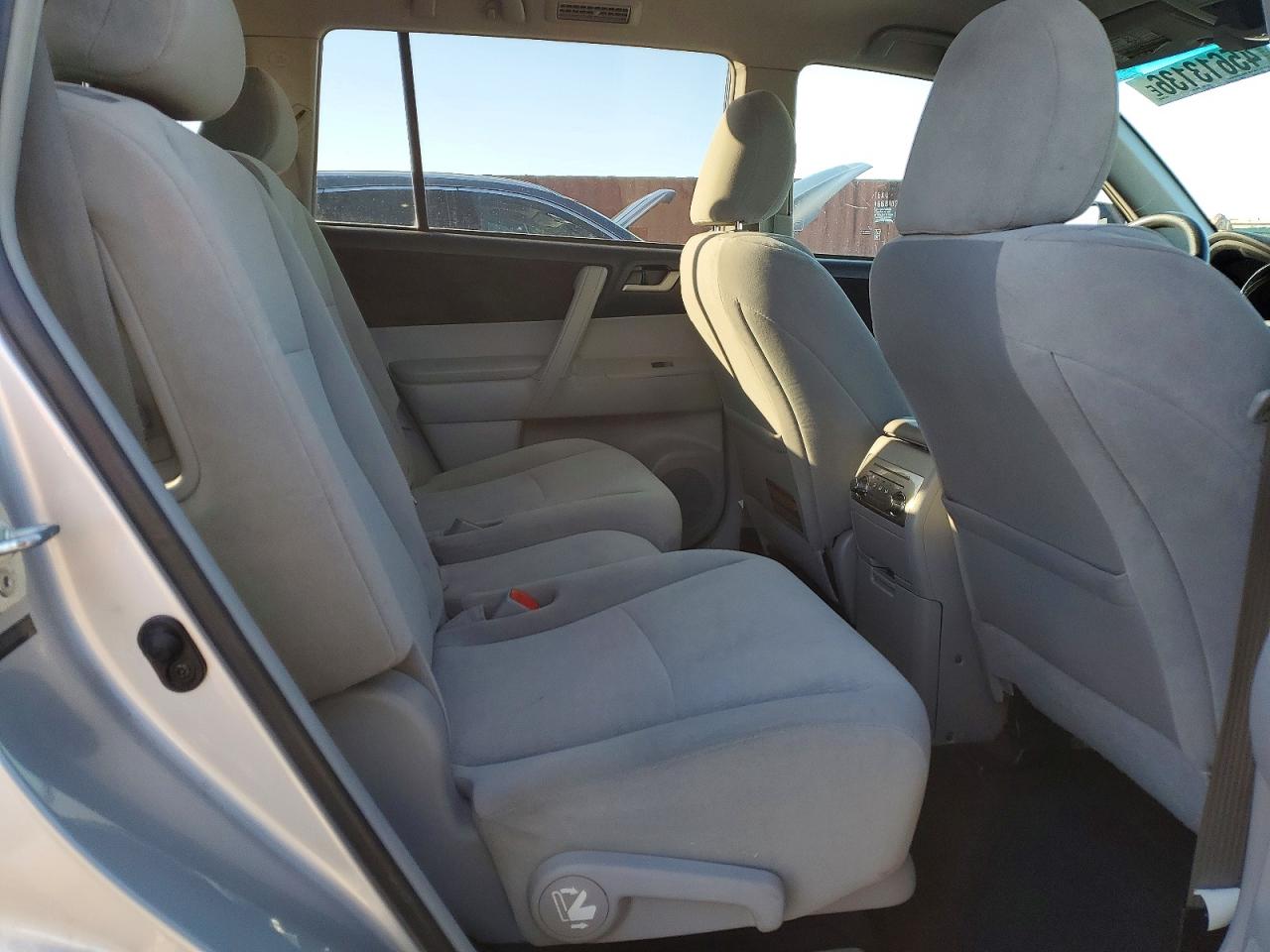 2012 TOYOTA HIGHLANDER BASE photo 11
