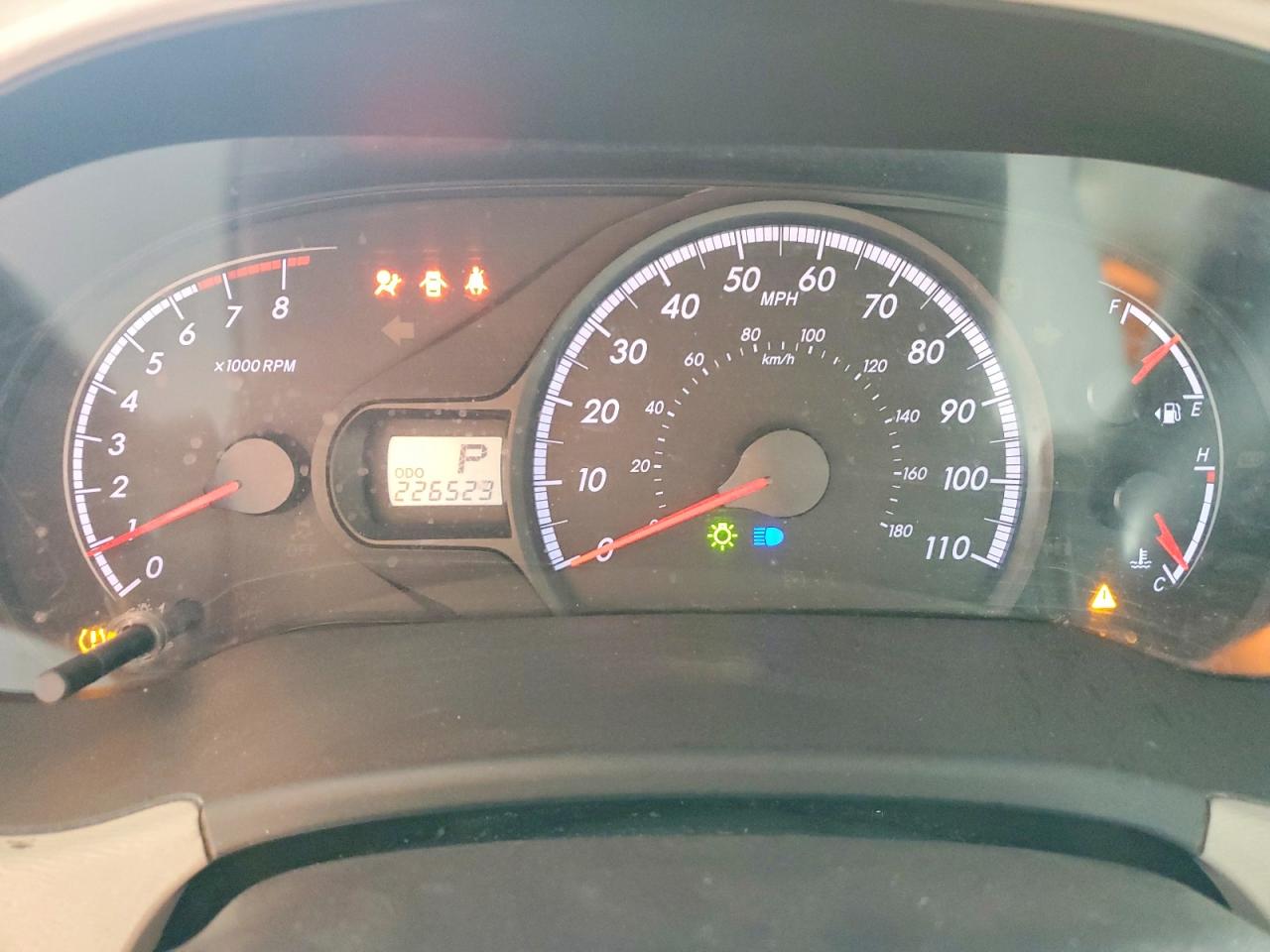 2014 TOYOTA SIENNA LE 8-PASSENGER photo 25