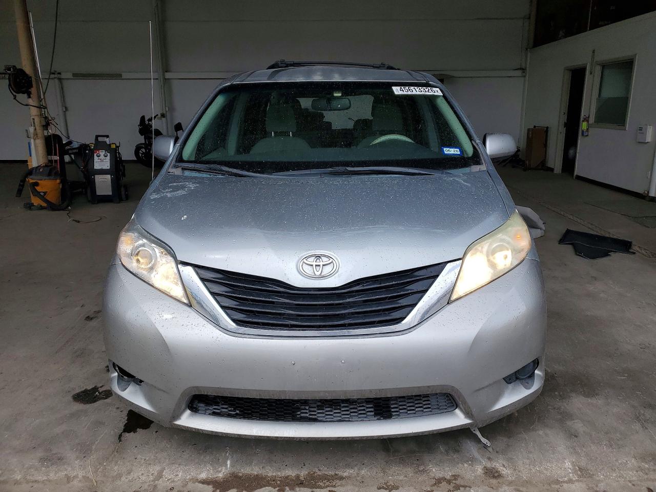 2014 TOYOTA SIENNA LE 8-PASSENGER photo 13