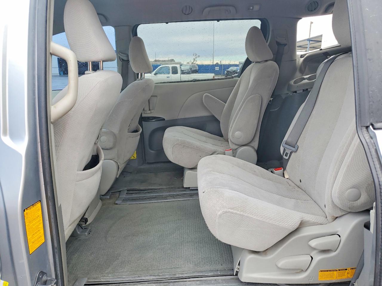 2014 TOYOTA SIENNA LE 8-PASSENGER photo 31