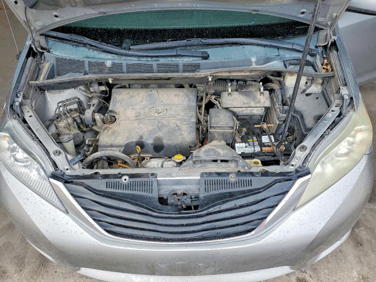 2014 TOYOTA SIENNA LE 8-PASSENGER photo 34