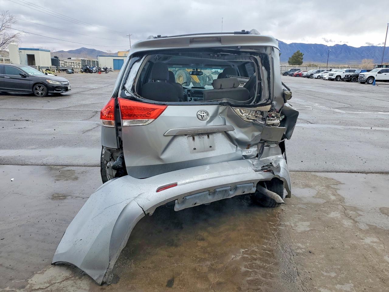 2014 TOYOTA SIENNA LE 8-PASSENGER photo 16