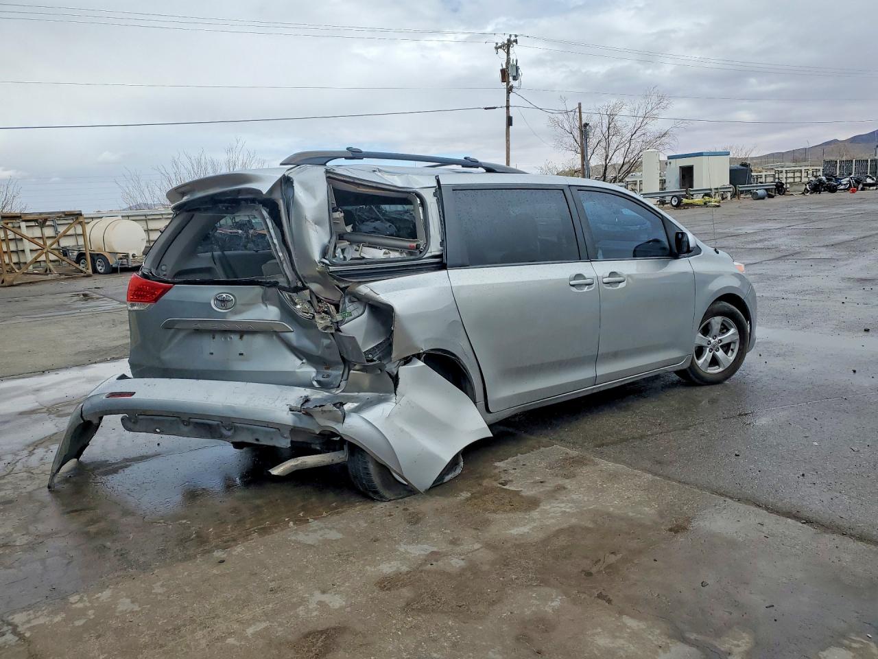 2014 TOYOTA SIENNA LE 8-PASSENGER photo 7