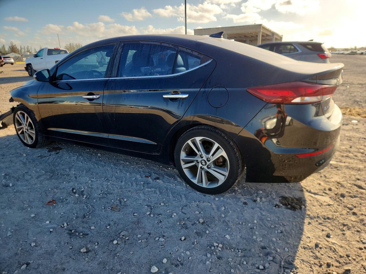 2017 HYUNDAI ELANTRA LIMITED photo 2