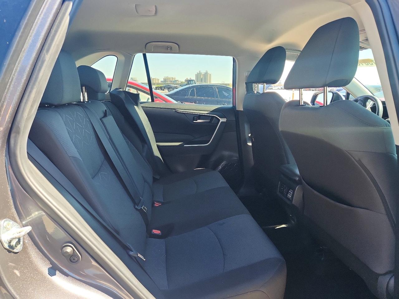 2024 TOYOTA RAV4 XLE photo 21