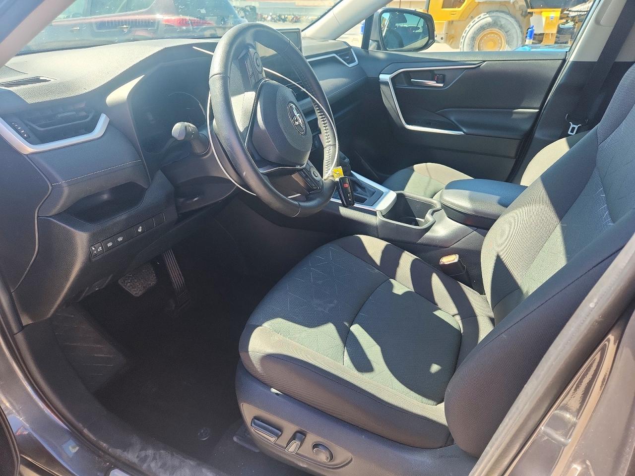 2024 TOYOTA RAV4 XLE photo 13