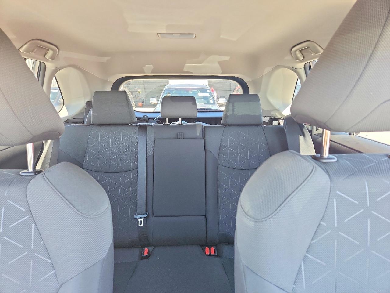 2024 TOYOTA RAV4 XLE photo 19