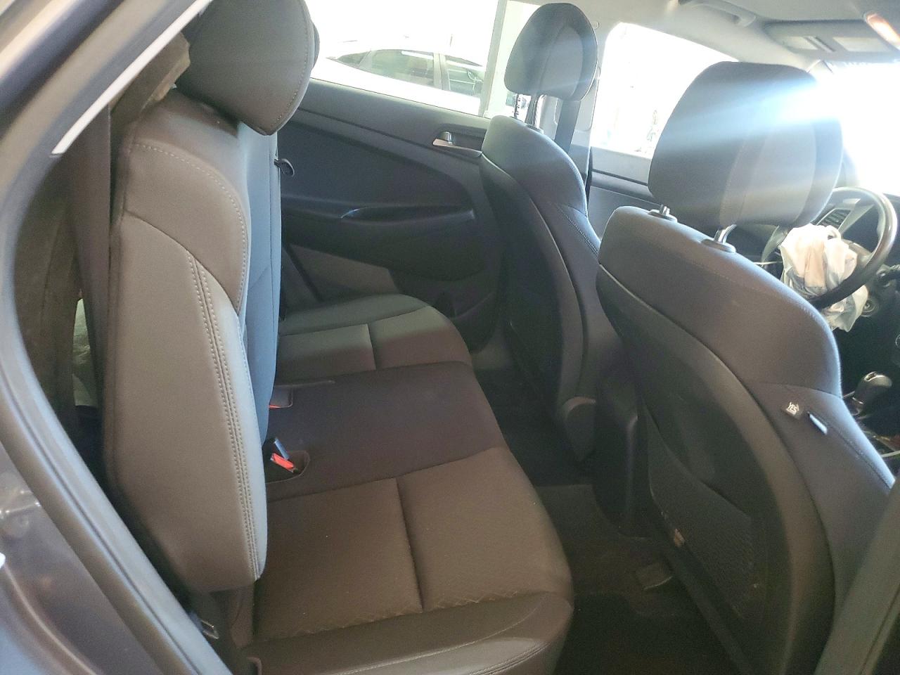2017 HYUNDAI TUCSON SE photo 19