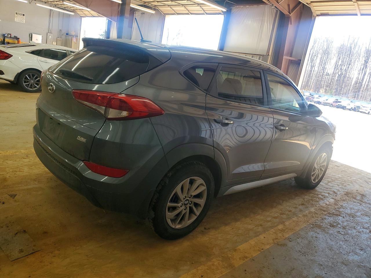 2017 HYUNDAI TUCSON SE photo 5