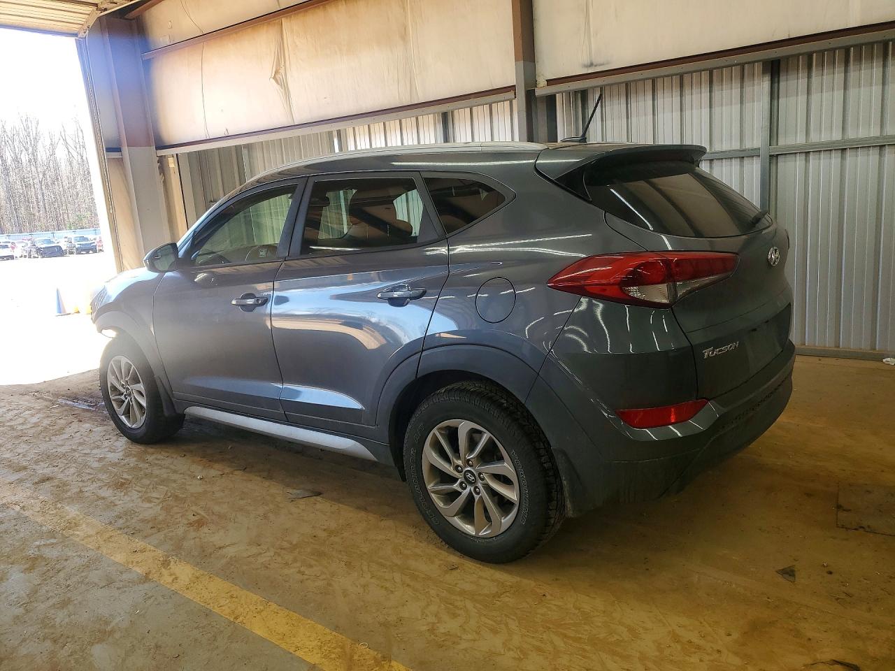 2017 HYUNDAI TUCSON SE photo 3