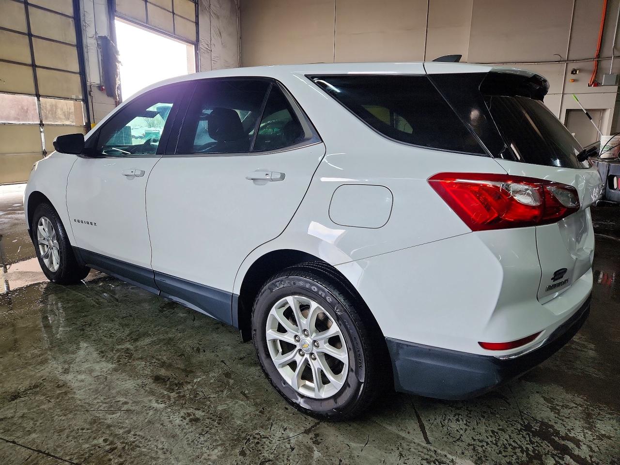 2019 CHEVROLET EQUINOX LT photo 2
