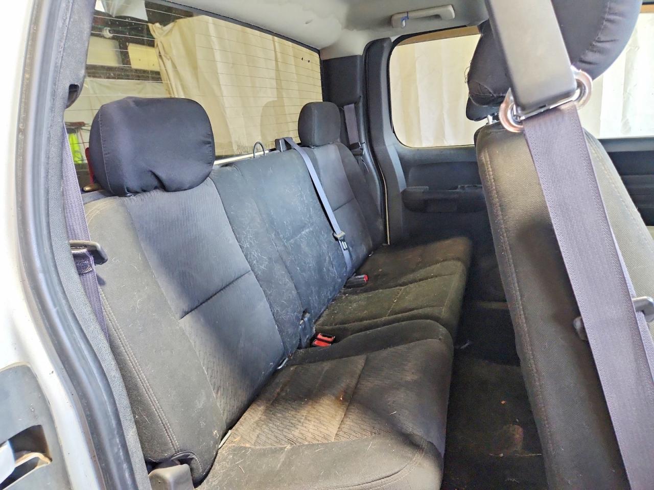 2011 GMC SIERRA K2500 SLE photo 19