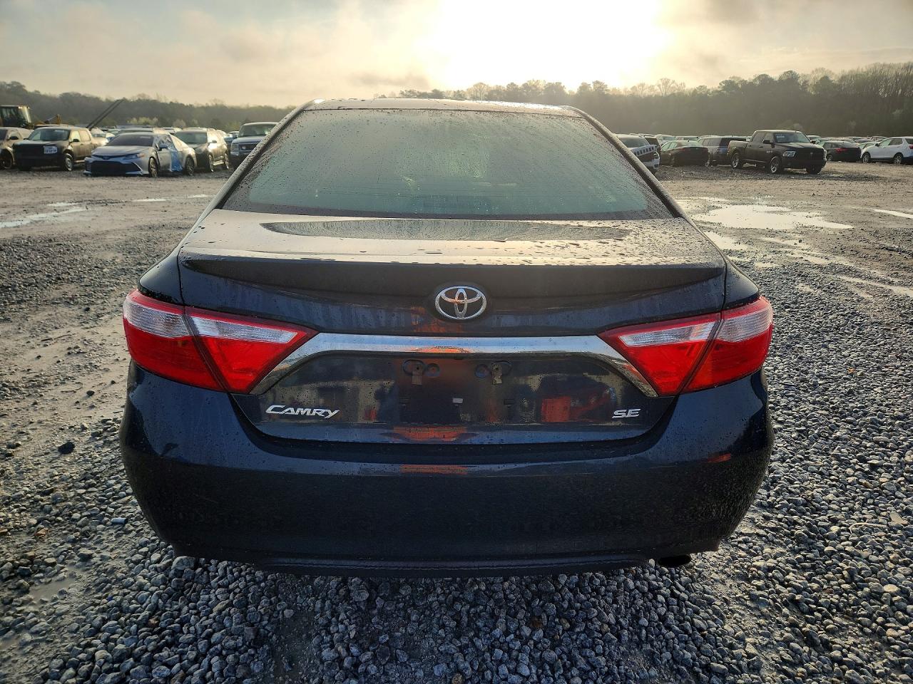 2016 TOYOTA CAMRY SE photo 16