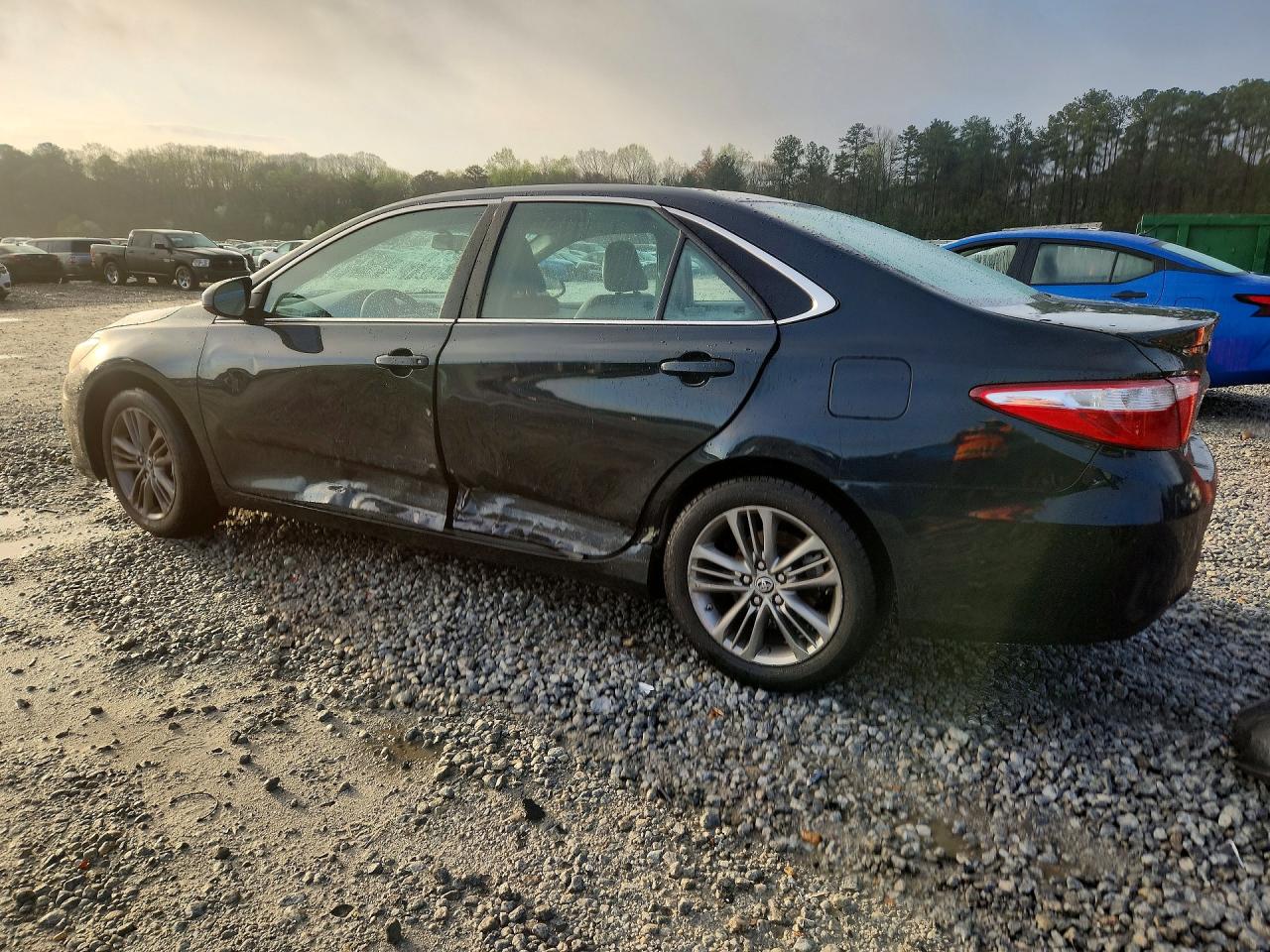 2016 TOYOTA CAMRY SE photo 4